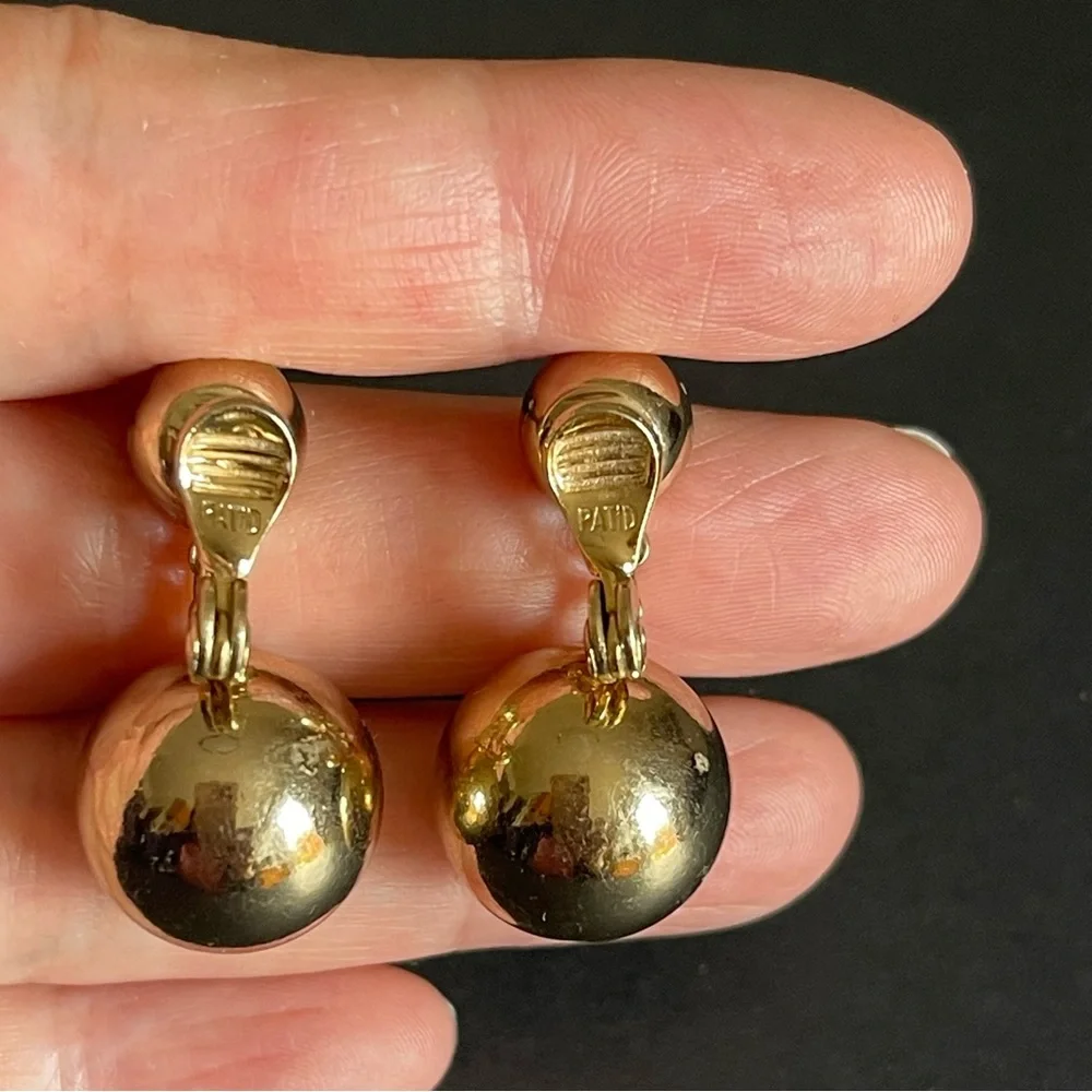 Vintage Monet 5 single + one pair clip on earrings_10